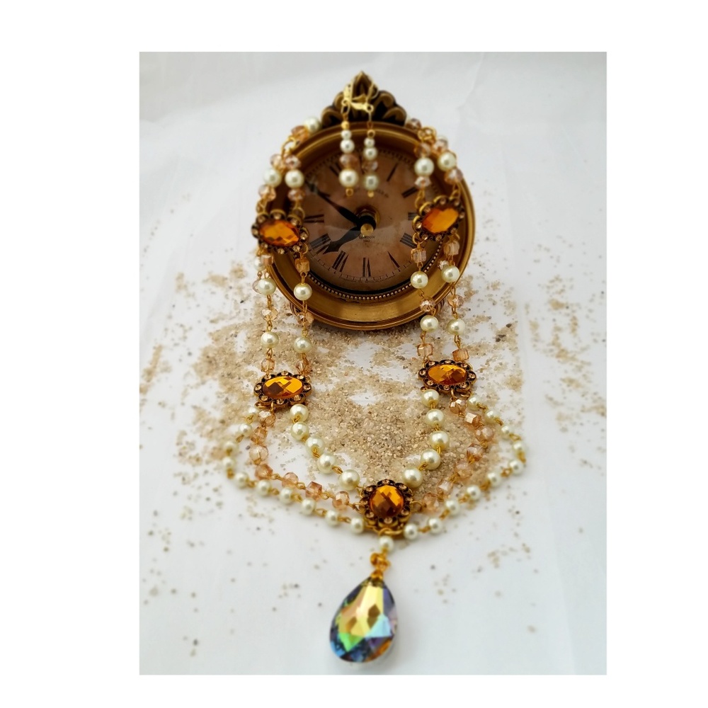 Woman's Handmde Necklace Set